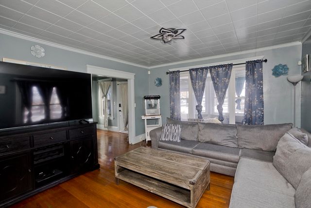 41 Embury St, Springfield, MA 01109