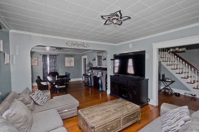 41 Embury St, Springfield, MA 01109