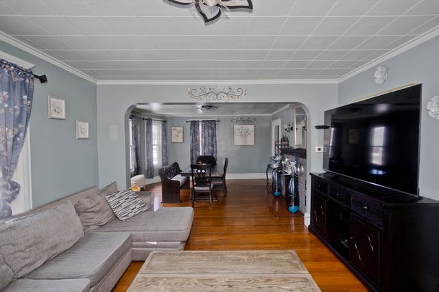 41 Embury St, Springfield, MA 01109