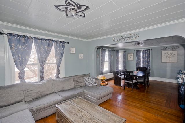 41 Embury St, Springfield, MA 01109