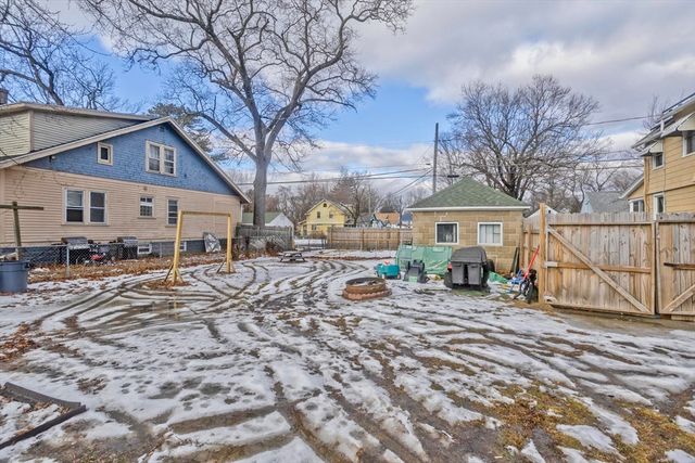 41 Embury St, Springfield, MA 01109