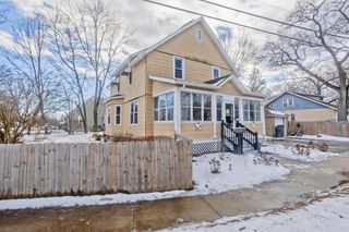 41 Embury St, Springfield, MA 01109