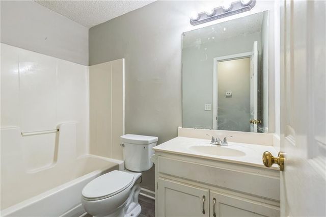 1010 N Clinton Street, Olathe, KS 66061