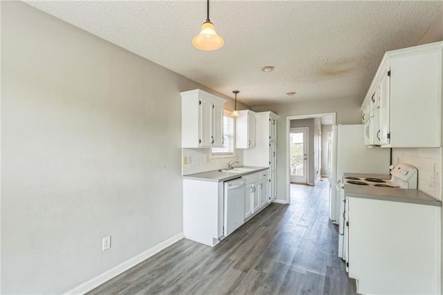 1010 N Clinton Street, Olathe, KS 66061