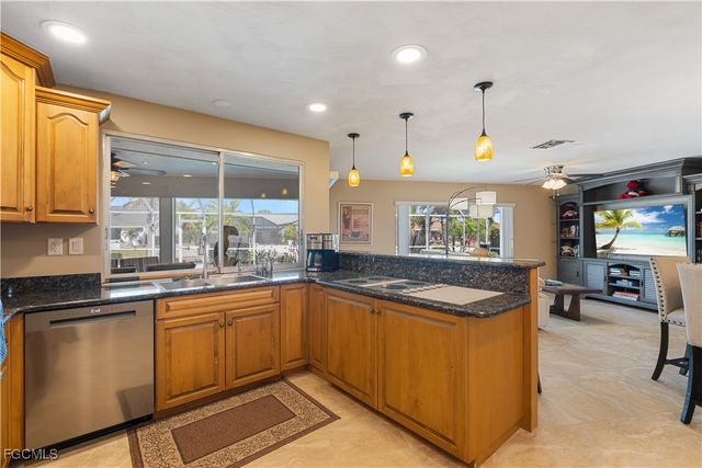 1011 S Town And River DR, Fort Myers, FL 33919