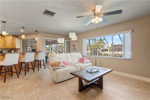 1011 S Town And River DR, Fort Myers, FL 33919