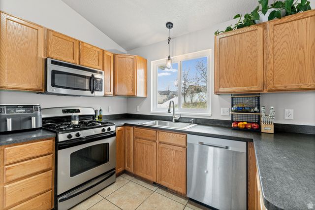 6976 S KOKOPELLI CT, West Jordan, UT 84081