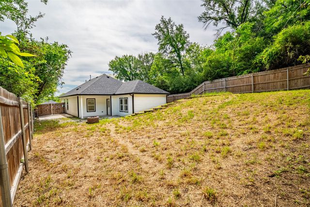 2955 Pearl Avenue, Fort Worth, TX 76106