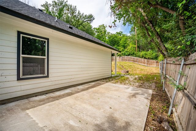 2955 Pearl Avenue, Fort Worth, TX 76106
