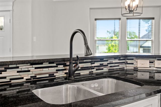 2955 Pearl Avenue, Fort Worth, TX 76106