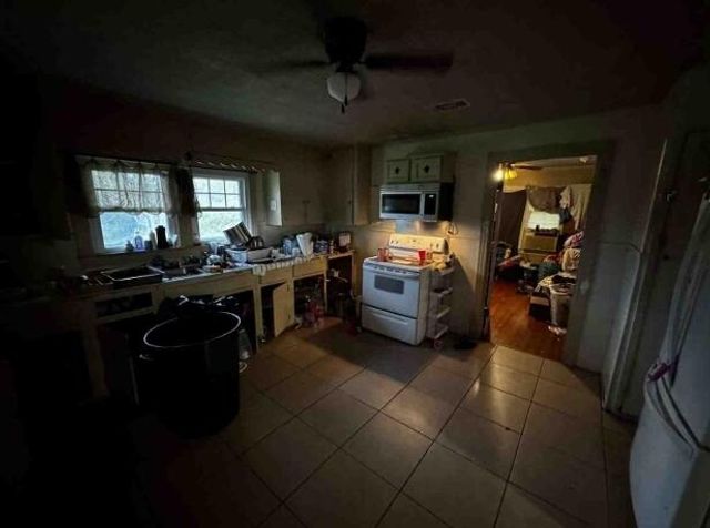 600 Anacoco, Leesville, LA 71446