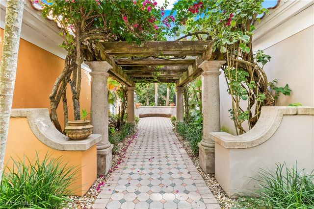 645 Via Mezner VIA 804, Naples, FL 34108