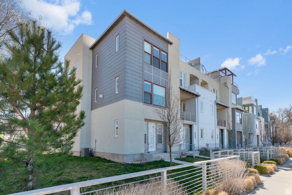 Image 2 of property listing at 4172 S KIERA HILL LN, Millcreek, UT 84107