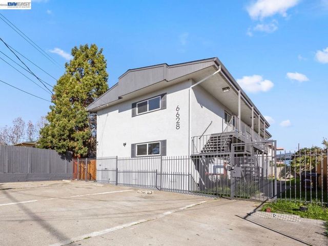6628 Helen Ct, Oakland, CA 94608