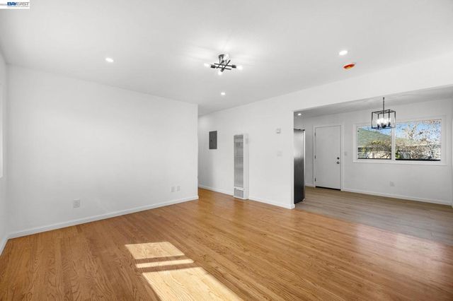 6628 Helen Ct, Oakland, CA 94608