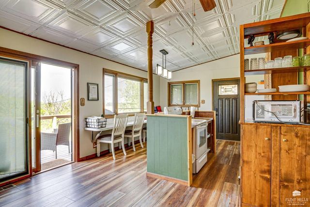 7204 Hi-View Dr Drive, Manhattan, KS 66503