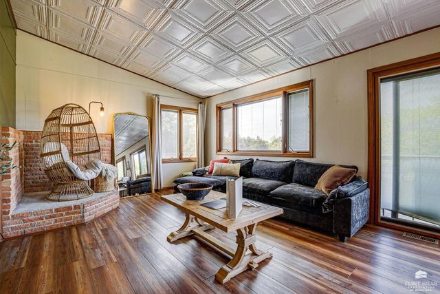 7204 Hi-View Dr Drive, Manhattan, KS 66503