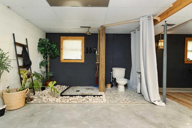 7204 Hi-View Dr Drive, Manhattan, KS 66503