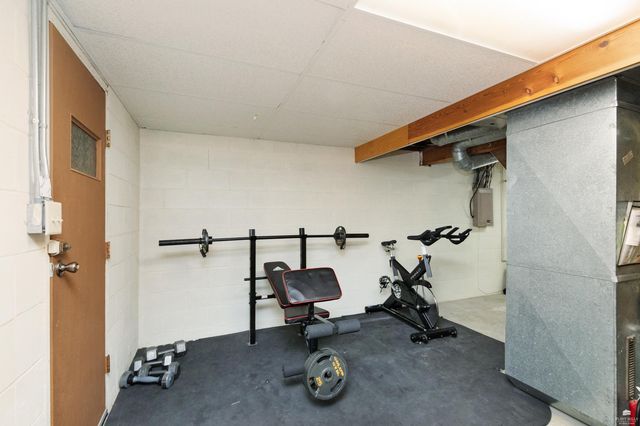 7204 Hi-View Dr Drive, Manhattan, KS 66503