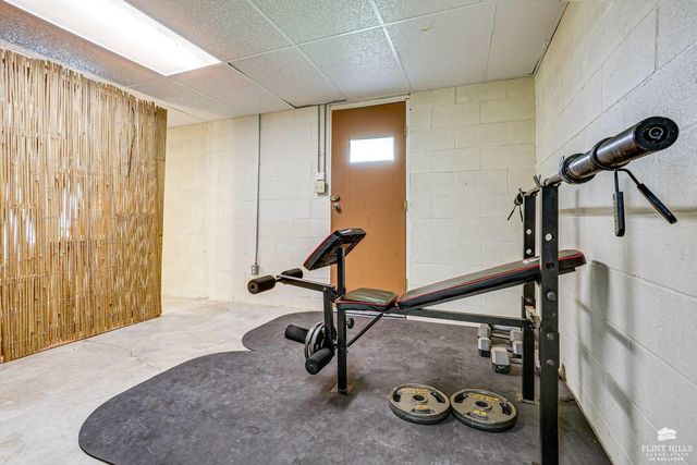 7204 Hi-View Dr Drive, Manhattan, KS 66503