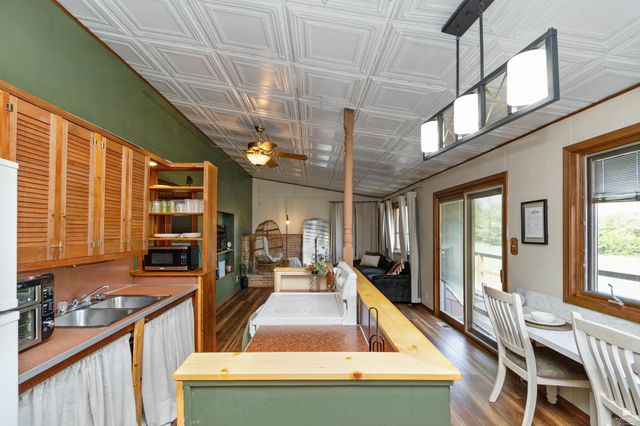 7204 Hi-View Dr Drive, Manhattan, KS 66503