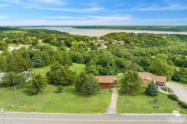 7204 Hi-View Dr Drive, Manhattan, KS 66503