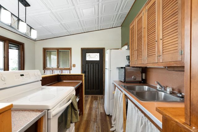 7204 Hi-View Dr Drive, Manhattan, KS 66503