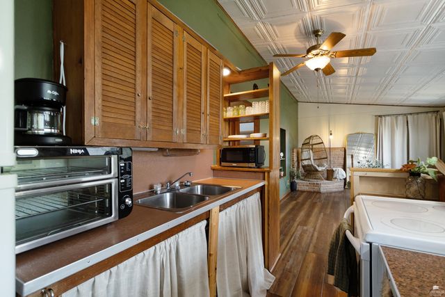 7204 Hi-View Dr Drive, Manhattan, KS 66503