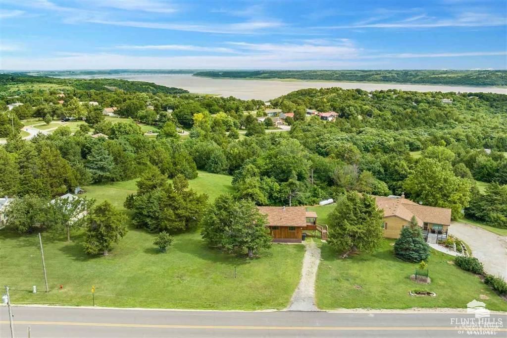 7204 Hi-View Dr Drive, Manhattan, KS 66503