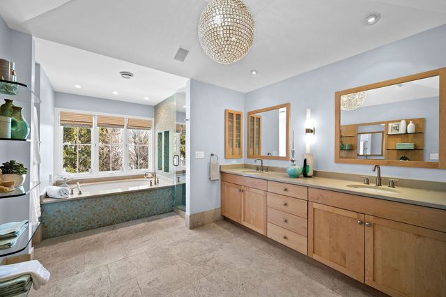 1070 Fisher Lane, Winnetka, IL 60093