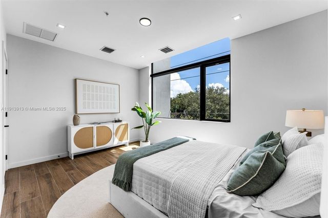 515 NE 61st St, Miami, FL 33137