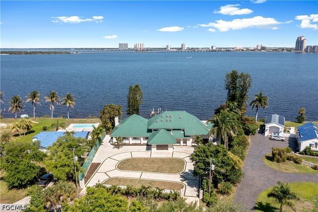 752 Overiver DR, North Fort Myers, FL 33903