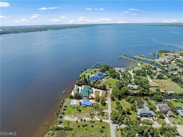 752 Overiver DR, North Fort Myers, FL 33903
