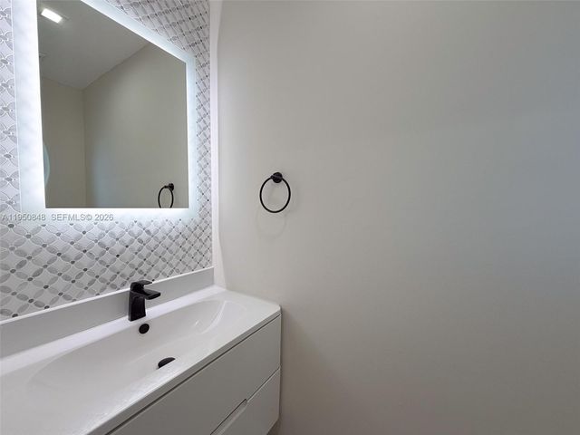 4832 NW 107th Pl, Doral, FL 33178