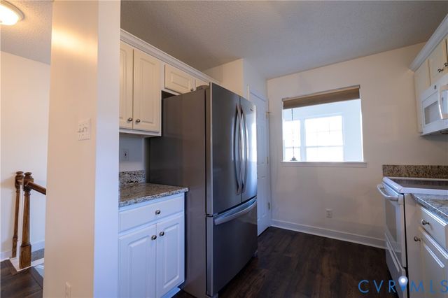 4686 Twin Hickory Lake Dr, Glen Allen, VA 23059