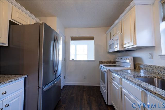 4686 Twin Hickory Lake Dr, Glen Allen, VA 23059