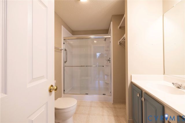 4686 Twin Hickory Lake Dr, Glen Allen, VA 23059