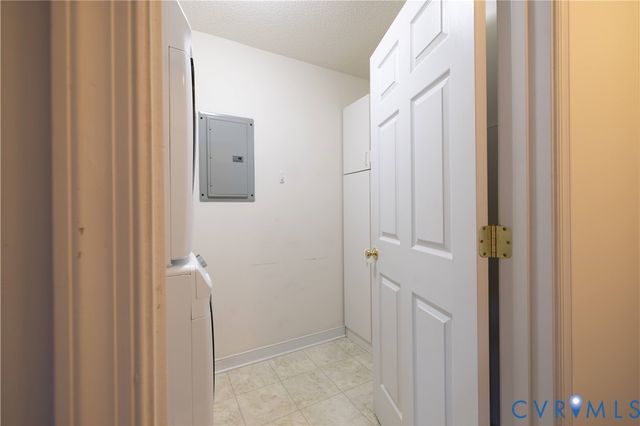 4686 Twin Hickory Lake Dr, Glen Allen, VA 23059