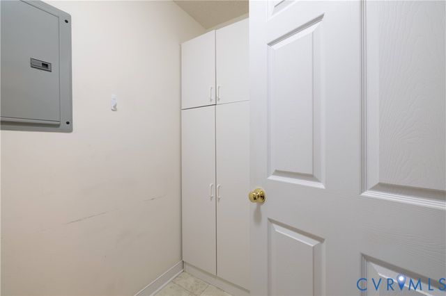 4686 Twin Hickory Lake Dr, Glen Allen, VA 23059