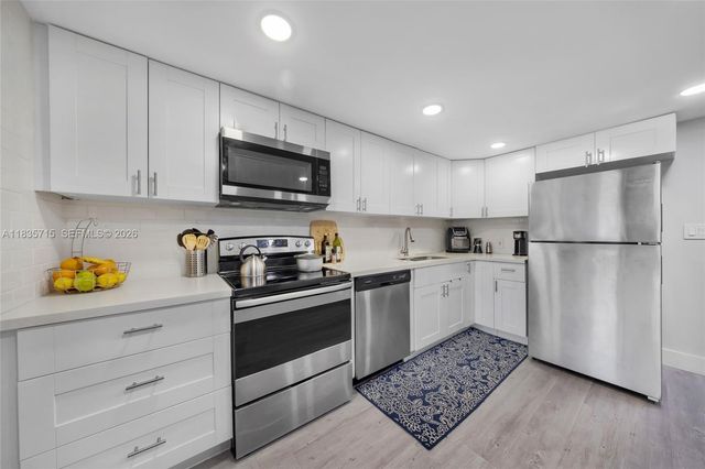 6637 NW 181st Lane, Hialeah, FL 33015