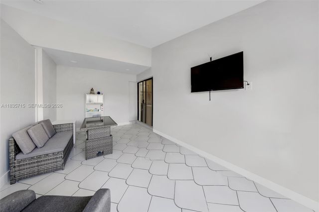 6637 NW 181st Lane, Hialeah, FL 33015