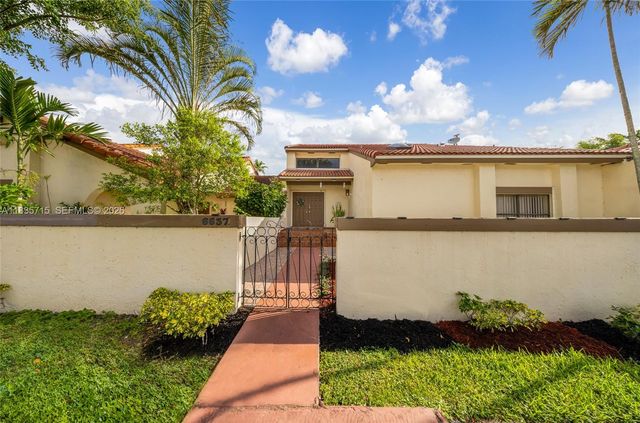 6637 NW 181st Lane, Hialeah, FL 33015