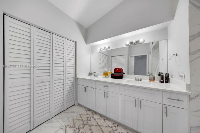 6637 NW 181st Lane, Hialeah, FL 33015