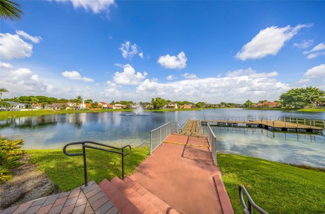 6637 NW 181st Lane, Hialeah, FL 33015