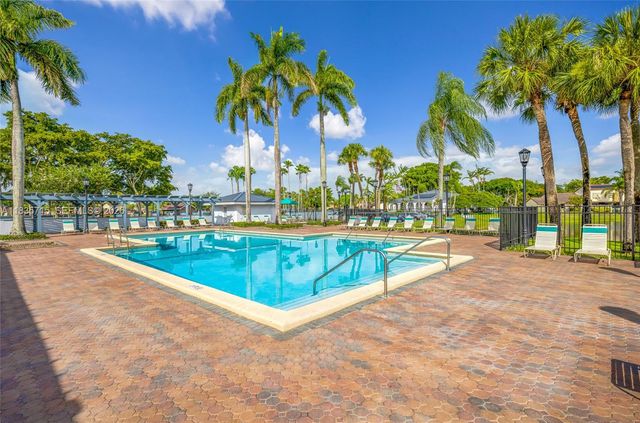 6637 NW 181st Lane, Hialeah, FL 33015