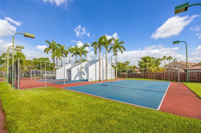 6637 NW 181st Lane, Hialeah, FL 33015