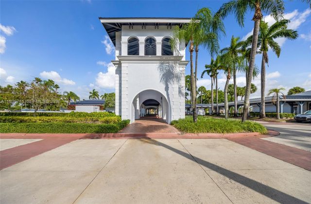 6637 NW 181st Lane, Hialeah, FL 33015