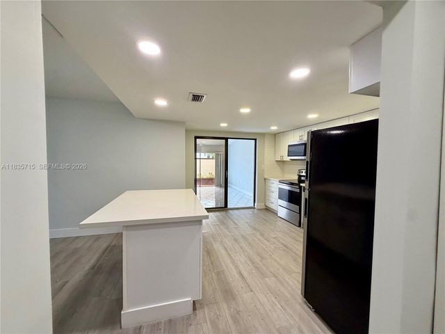 6637 NW 181st Lane, Hialeah, FL 33015