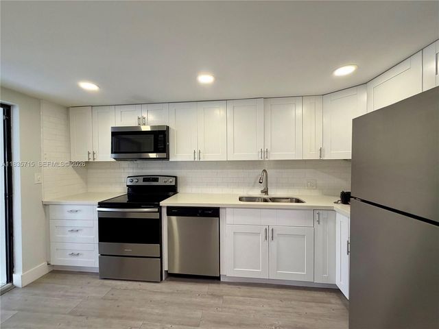 6637 NW 181st Lane, Hialeah, FL 33015