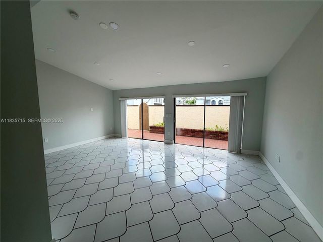 6637 NW 181st Lane, Hialeah, FL 33015